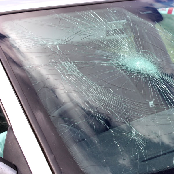 which auto glass replacement company to contact and what is the price cost to fix broken windshield 
